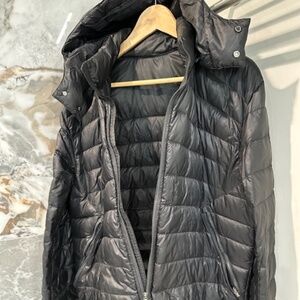 Lululemon medium weight Down puffer jacket with down hood size Medium, Black